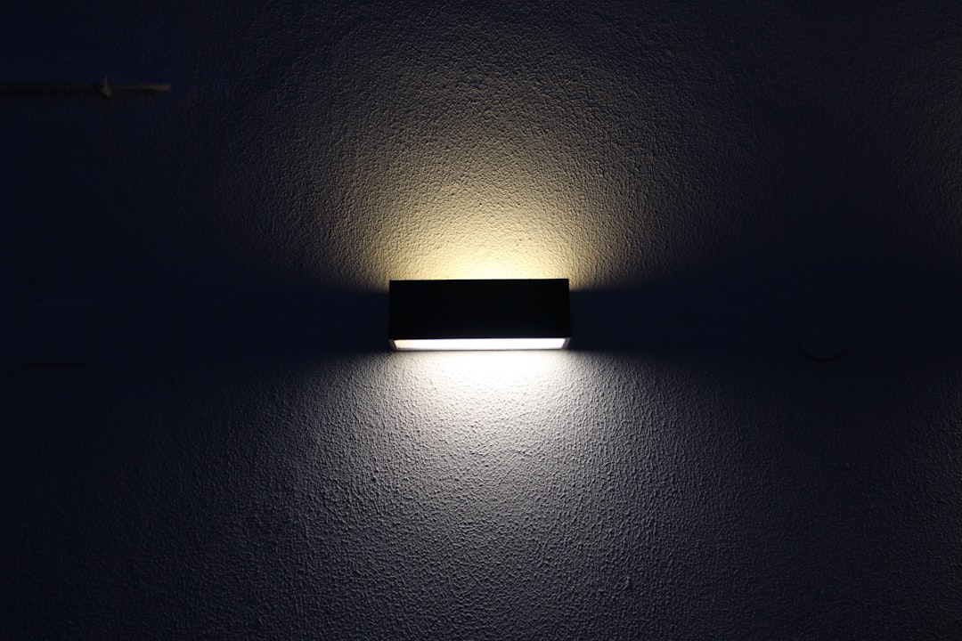 Modern Aluminum LED Wall Lamp: Designer Illumination