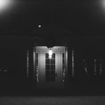 Photo dusk-to-dawn sensor porch wall light