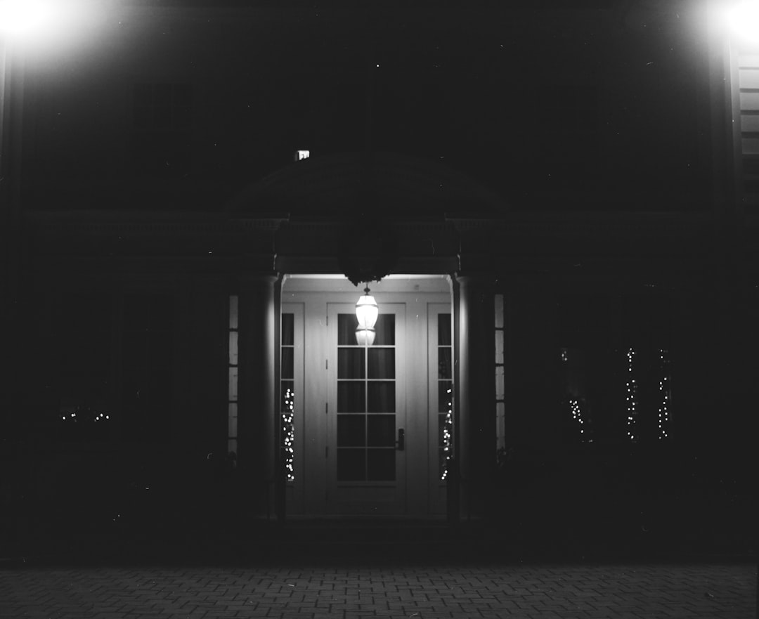 Upgrade Your Outdoor Lighting with Smart Dusk-to-Dawn Sensor Porch Wall Light