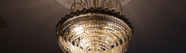 Photo antique silver chandelier