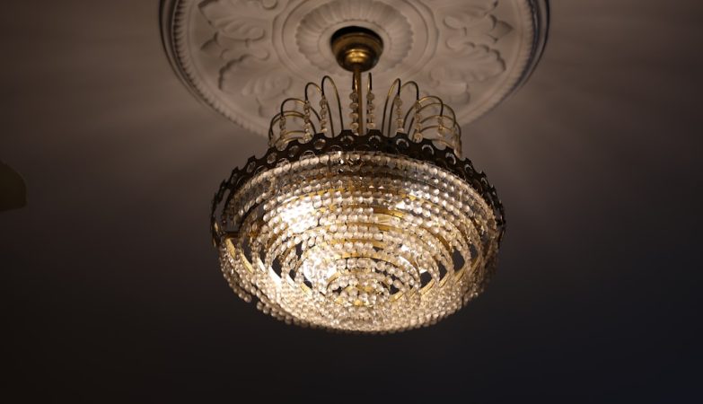 Photo antique silver chandelier