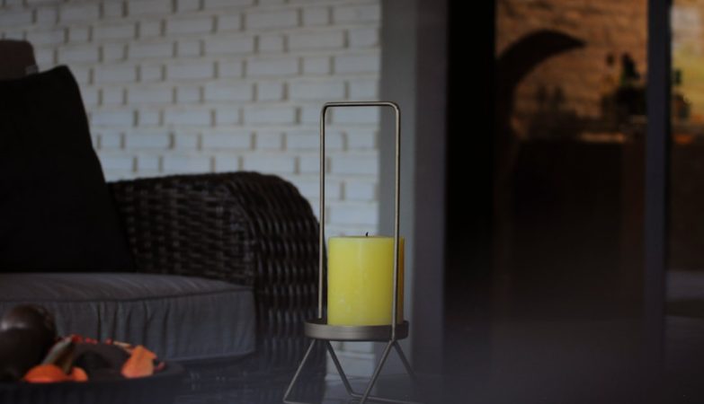 Photo retro 70s amber glass living room lamp